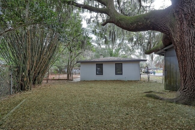 Building Photo - 6 Ranchland Dr