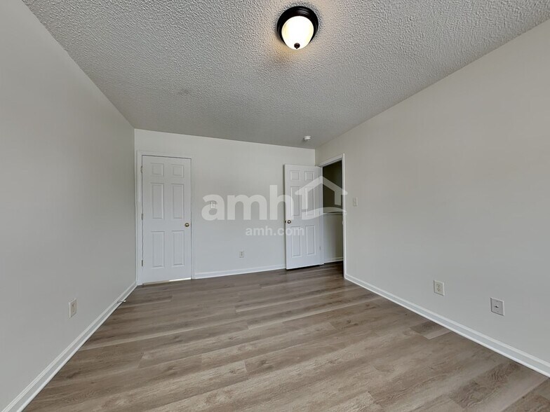 Building Photo - 2705 Red Ruby Ln