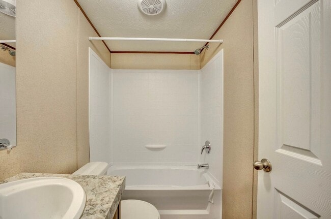 Building Photo - 2 bed 2 bath trailer available now