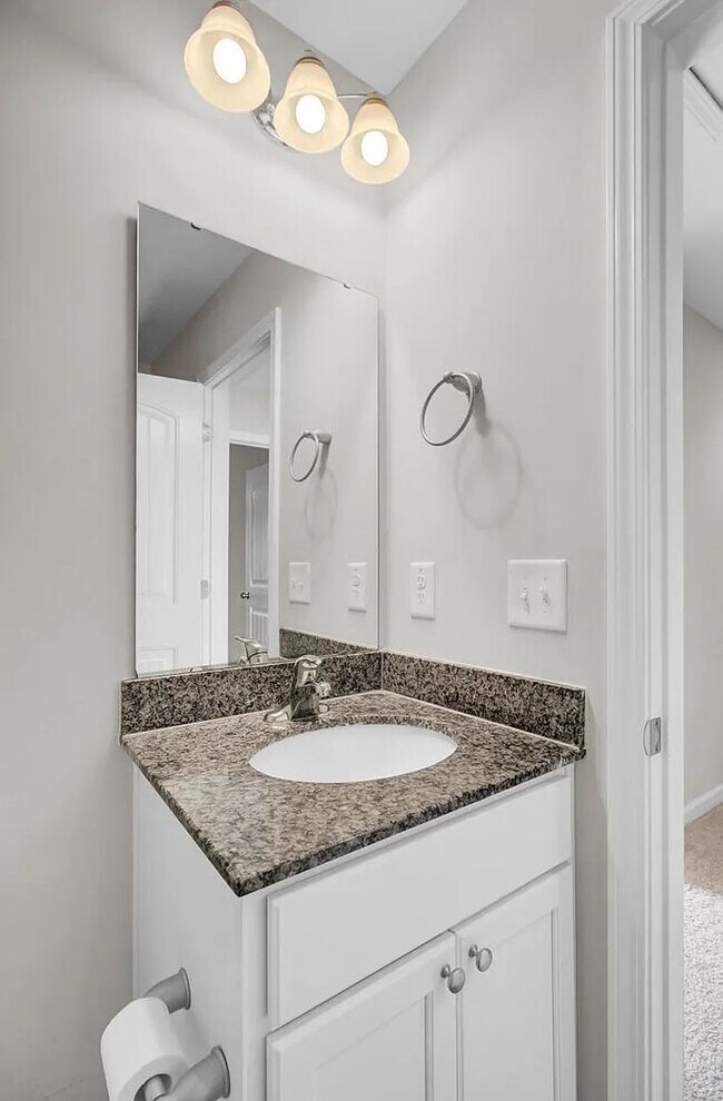 Building Photo - 3 Bedroom 2.5 Bath Townhouse in Lakeview Commons - Goose Creek