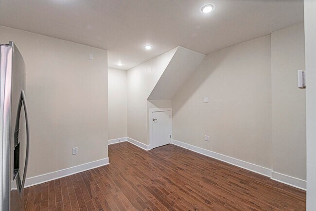 Building Photo - 2061 South St