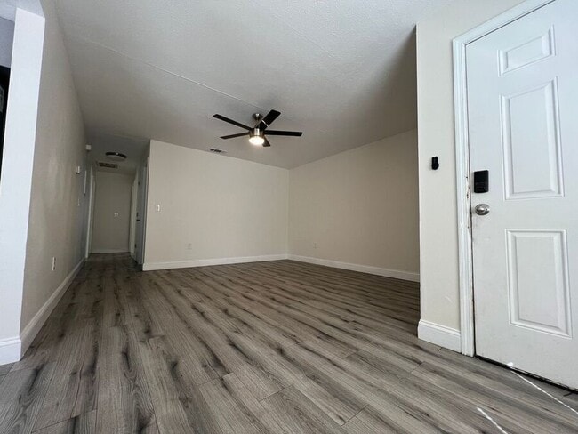 Building Photo - 310 E Tomlin St