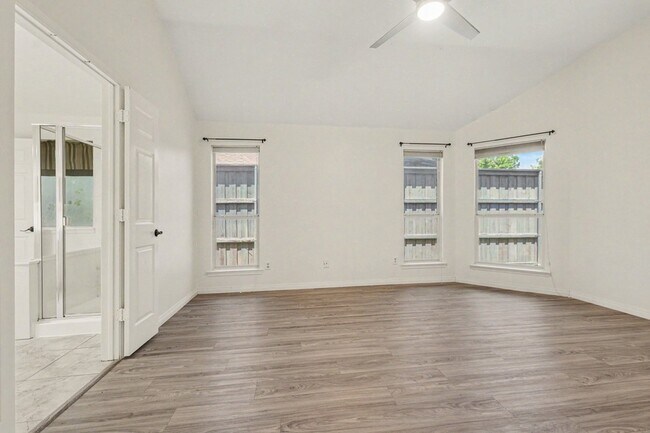 Building Photo - 1707 Briarhollow Dr