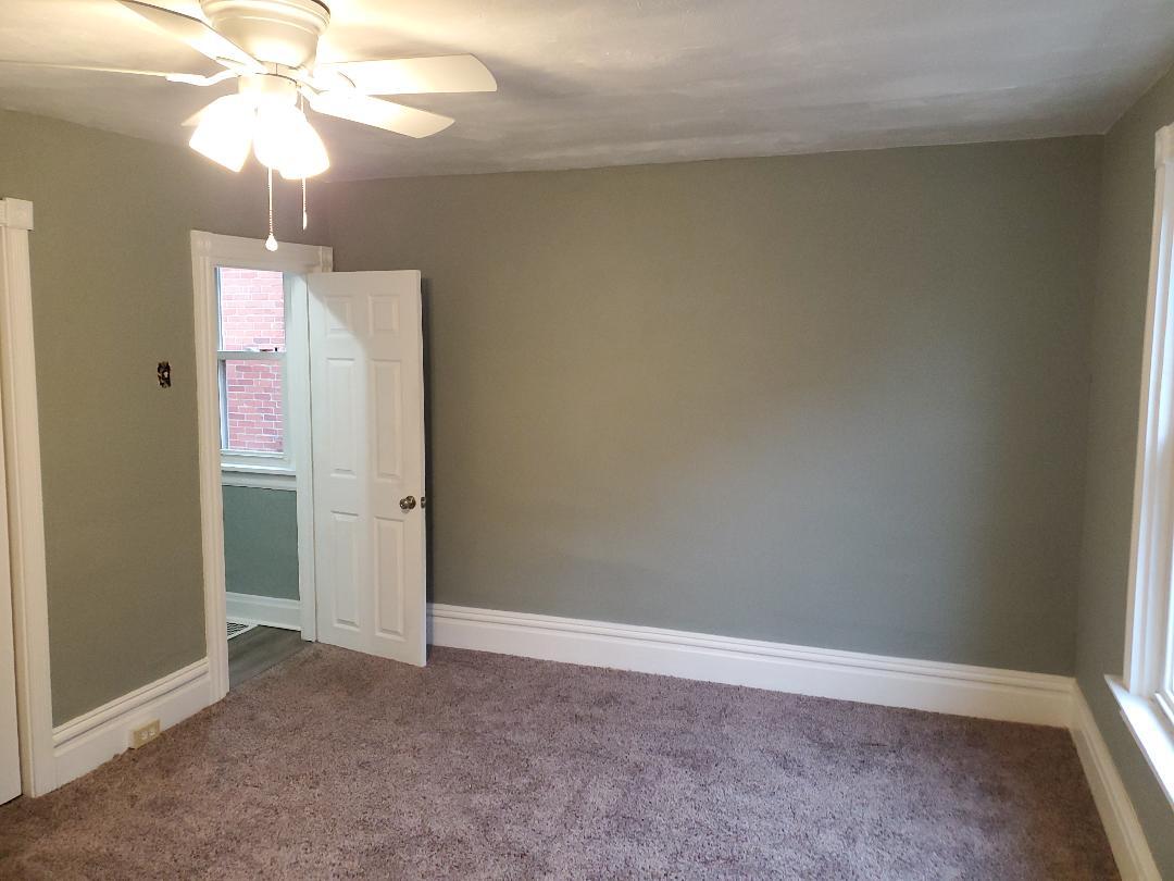 Building Photo - 548 Railroad St