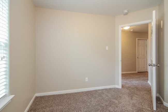 Building Photo - 9518 Peridot Green Dr