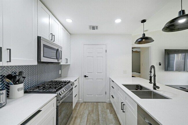 Building Photo - 3605 Leafield Dr