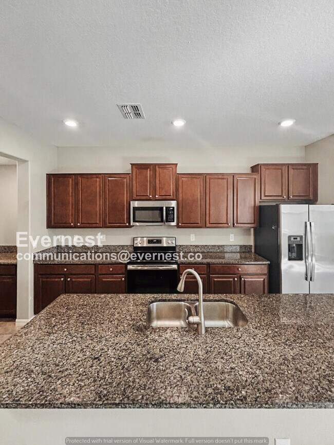 Building Photo - Limited Time Special Offer / 3 Bed, 2.5 Bath Townhome with Garage / Pet-Friendly / Vouchers Accep...