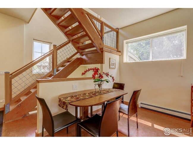 Building Photo - "Charming 3-Bed Townhouse Retreat with Spacious Living in Boulder!"