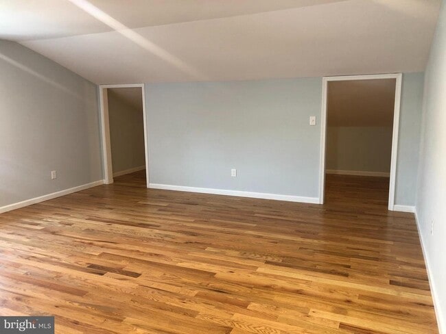 Building Photo - 441 Leverington Ave
