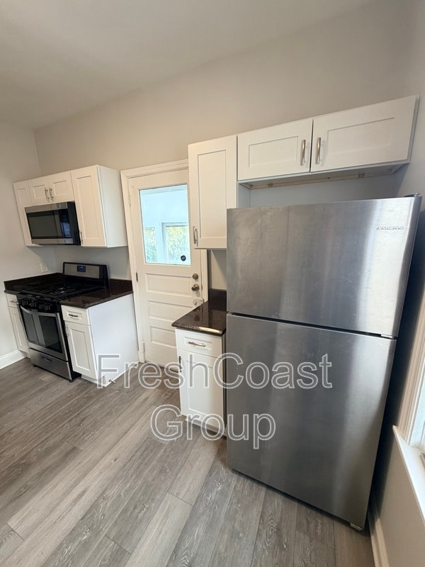 Building Photo - 2049 W 28th St