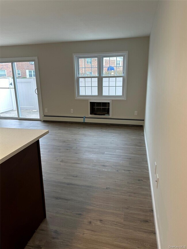 Building Photo - 460 Old Town Rd