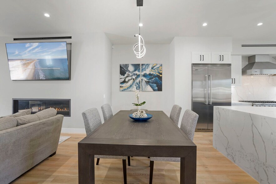 Dining Area - 4386 Newport Ave