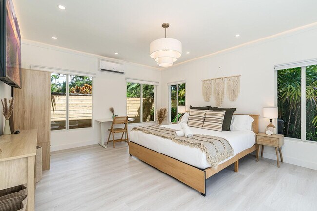 Building Photo - 616 NE 16th Terrace