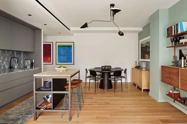 Building Photo - 547 W 47th St