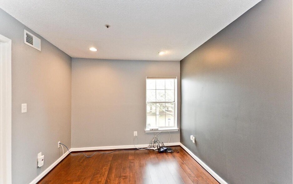 Building Photo - 15645 Easthaven Ct