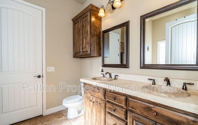 Building Photo - 7900 Shreveport Dr