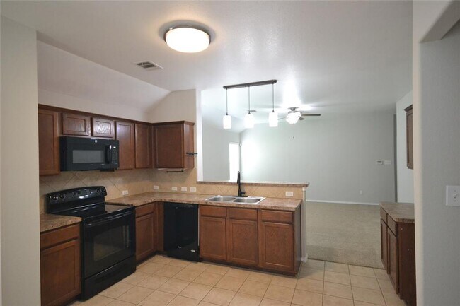 Building Photo - 228 Falcon Ln