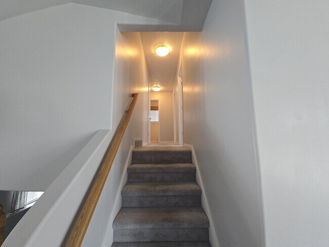 Building Photo - 1361 N 325 E