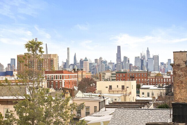 Building Photo - 544 28th St