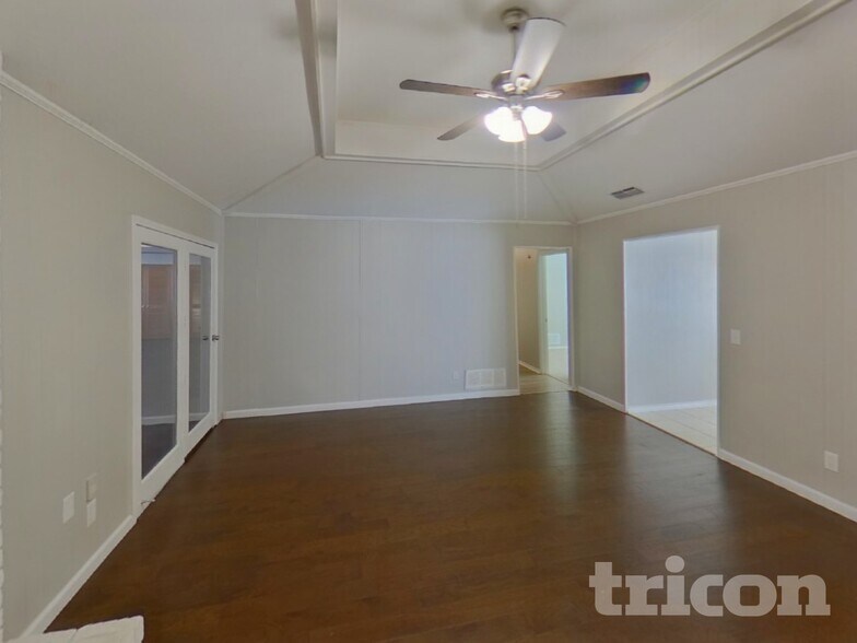 Building Photo - 600 Spring Willow Dr