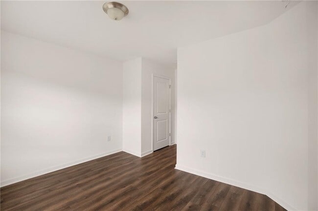 Building Photo - 4915 Longview Walk
