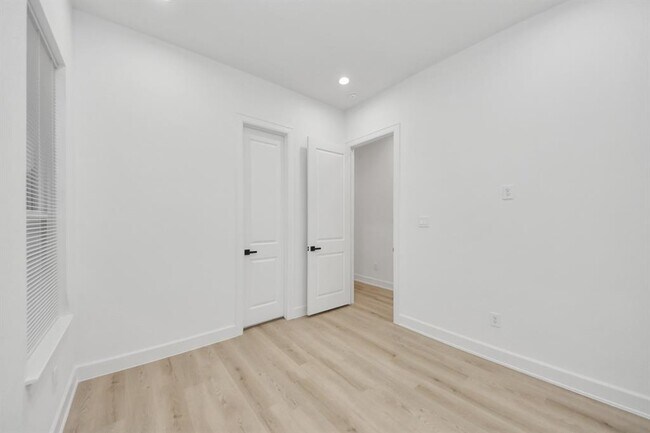 Building Photo - 5137 Pederson St