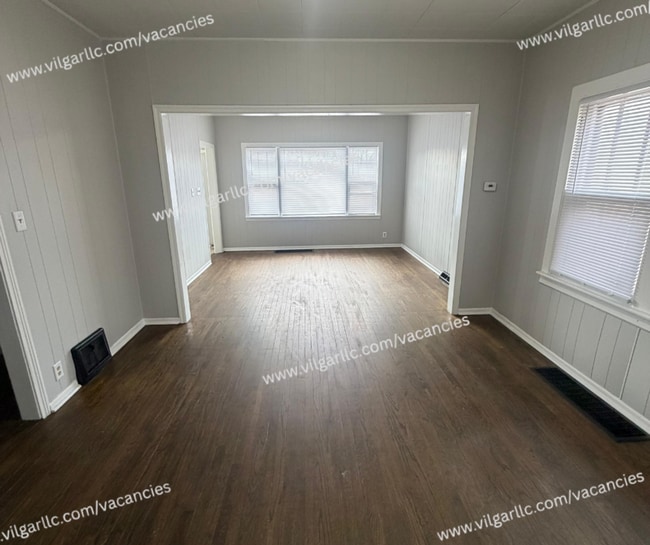 Building Photo - FOR RENT — SPACIOUS 3 BED / 1 BATH HOME