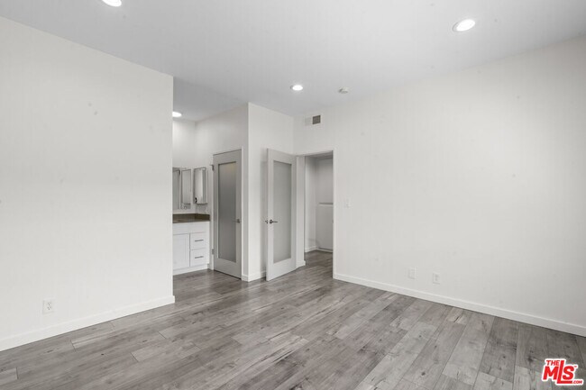 Building Photo - 424 Westmoreland Ave