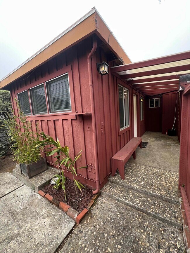 Building Photo - 211 13th Ave