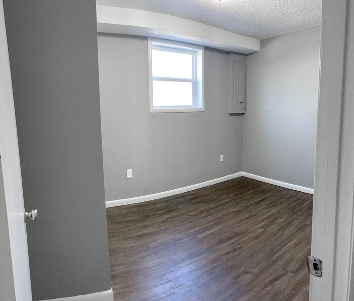 Building Photo - 1565 Burns Ave