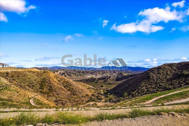 Building Photo - 30000 N Camino los Robles