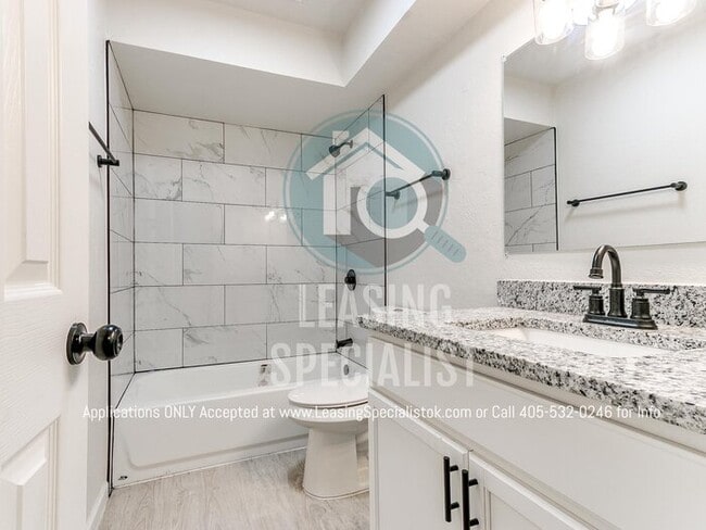 Building Photo - Adorable Norman 3 Bed 1.5 Bath House!