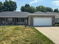 Building Photo - 722 Woodridge Dr