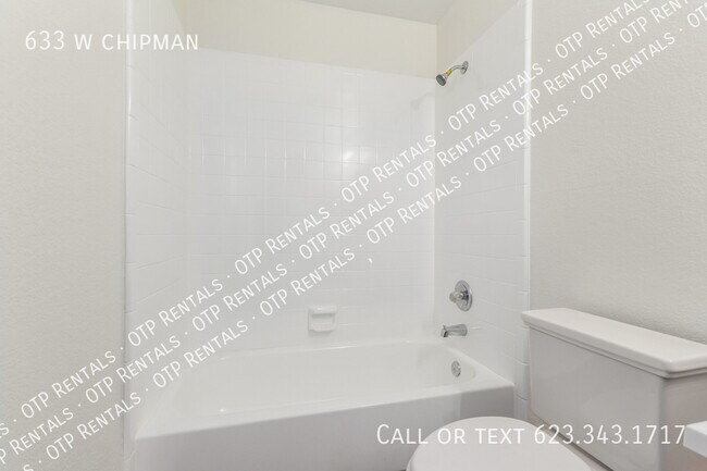 Building Photo - 633 w chipman-