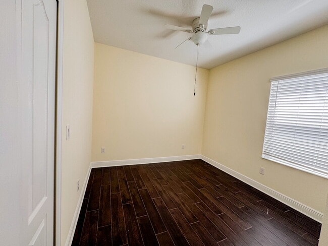 Building Photo - Nearly new 3 bedroom 2 bath home with an a...