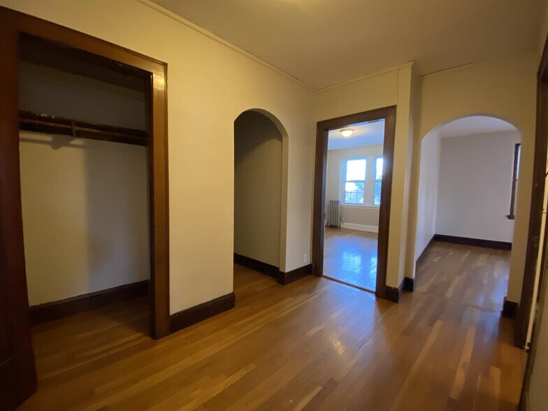 Building Photo - 115 College Ave