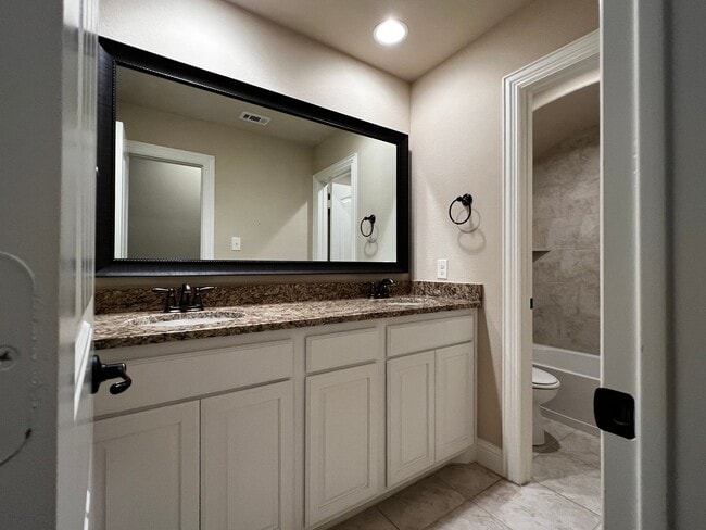 Building Photo - Cameron Lane