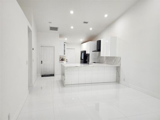 Building Photo - 9020 NW 60th St