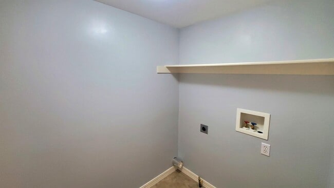 Building Photo - 483 E Apple Blossom Dr