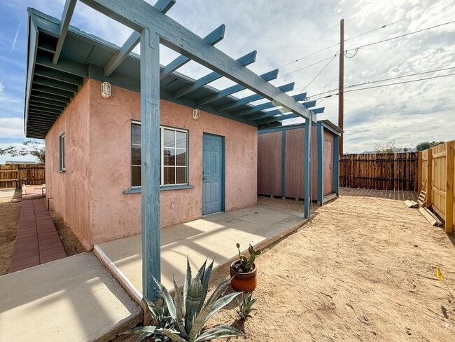Building Photo - 29 Palms home in desired Indian Cove neighborhood