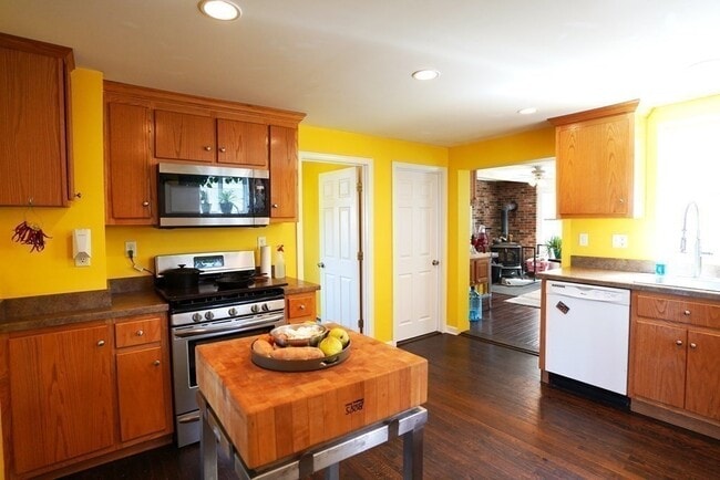 Building Photo - 43 Alpine Pl