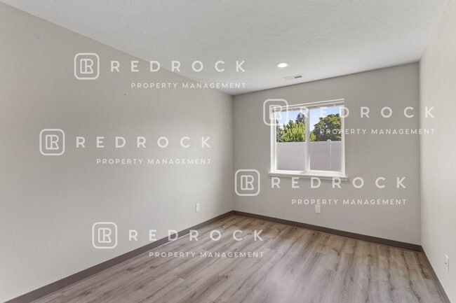 Building Photo - 710 Jones Ln