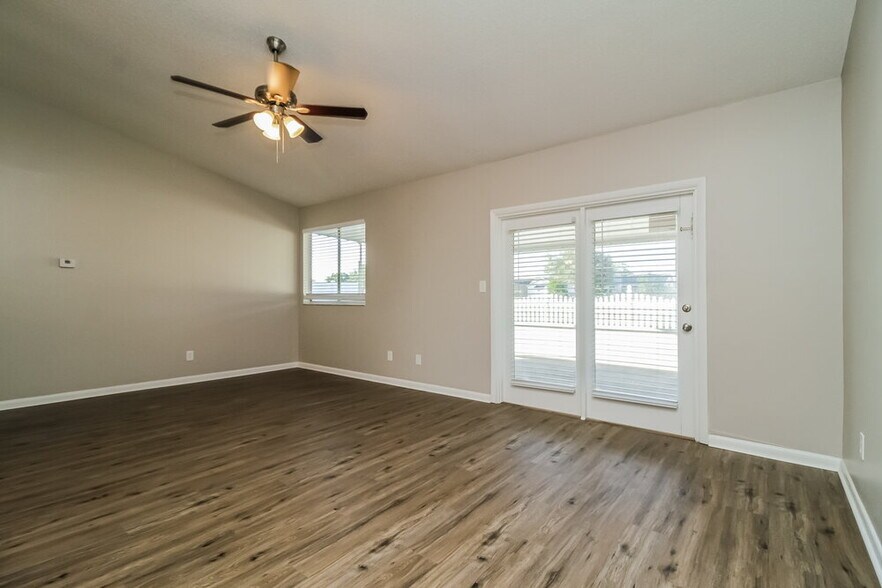 Building Photo - 1533 Colony Ave