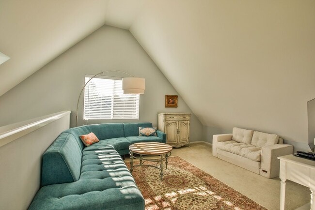 Building Photo - Gorgeous- Fully Furnished Home in Holmes Harbor, Pet Friendly and Landscape Included!