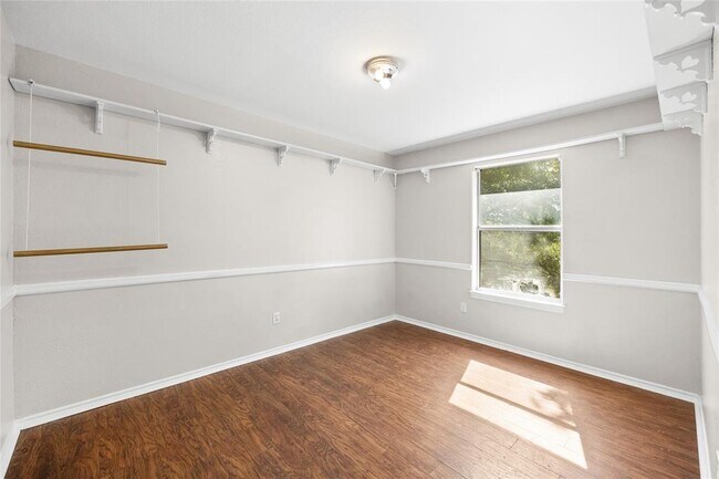 Building Photo - 13217 Rochester Ln