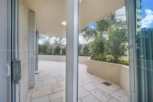 Building Photo - 300 South Pointe Dr