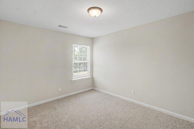 Building Photo - 18 Sunflower Cir NE