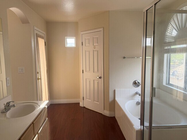 Building Photo - Single Family Home