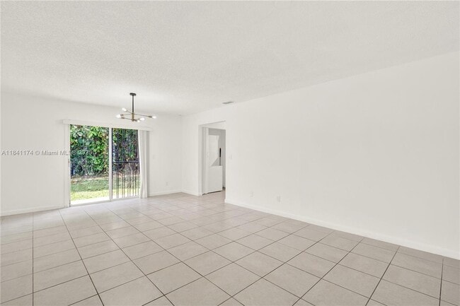 Building Photo - 941 SW 7th Ct