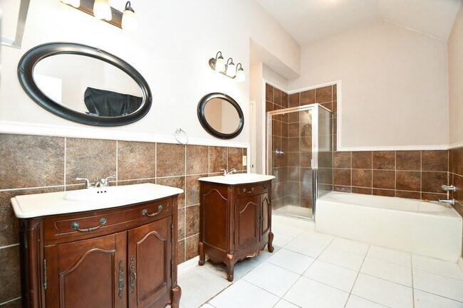 Building Photo - 4306 W Thunderwood Cir